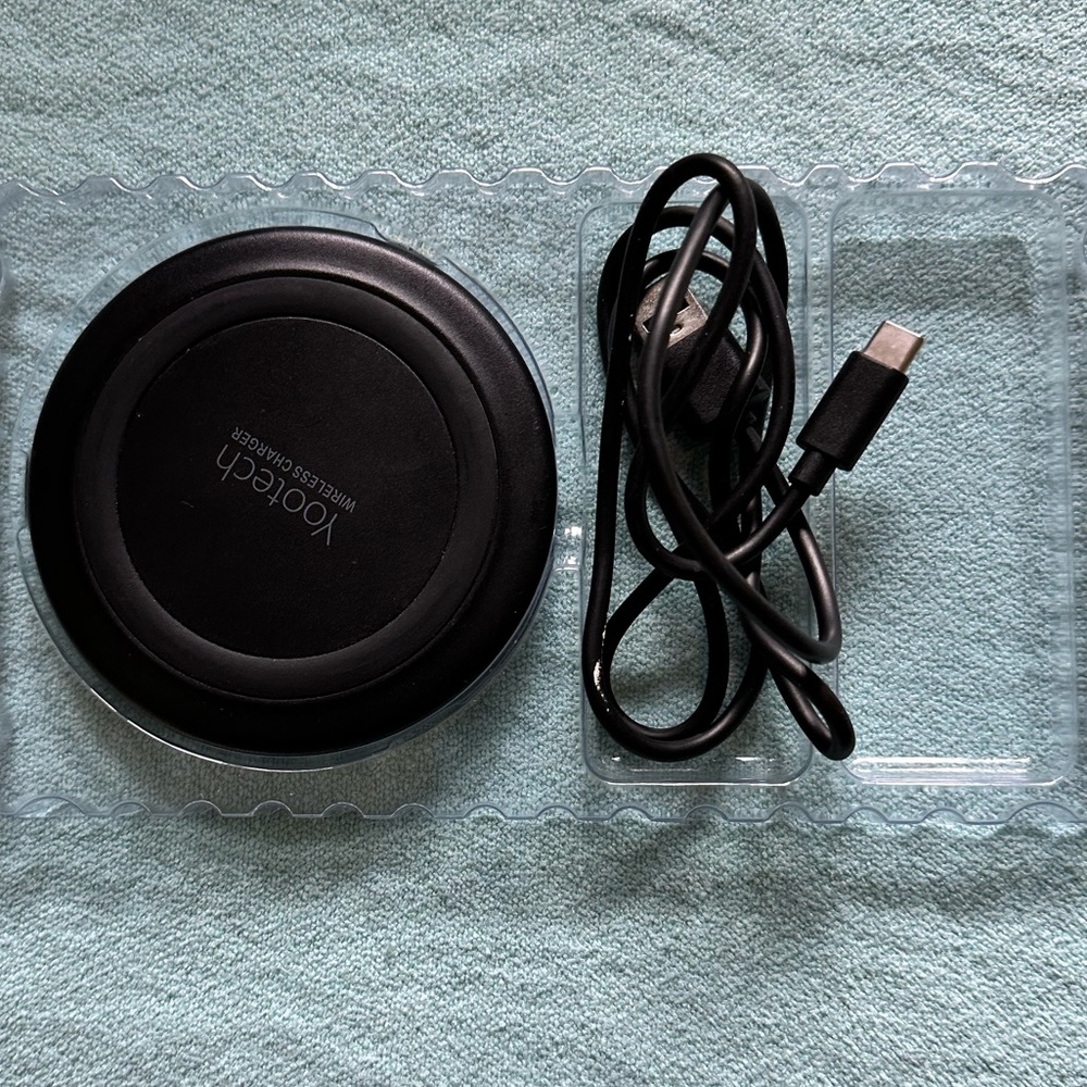 NWOT Yootech Wireless Charging Pad